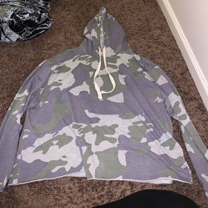 Camo cropped sweatshirt